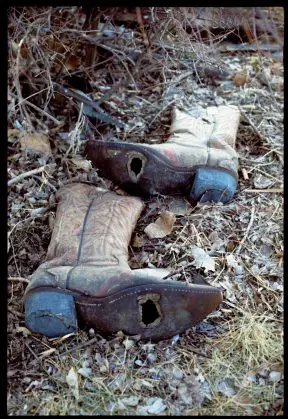 Boot with hole in the sole - Photo by Christopher Moon from Pexels